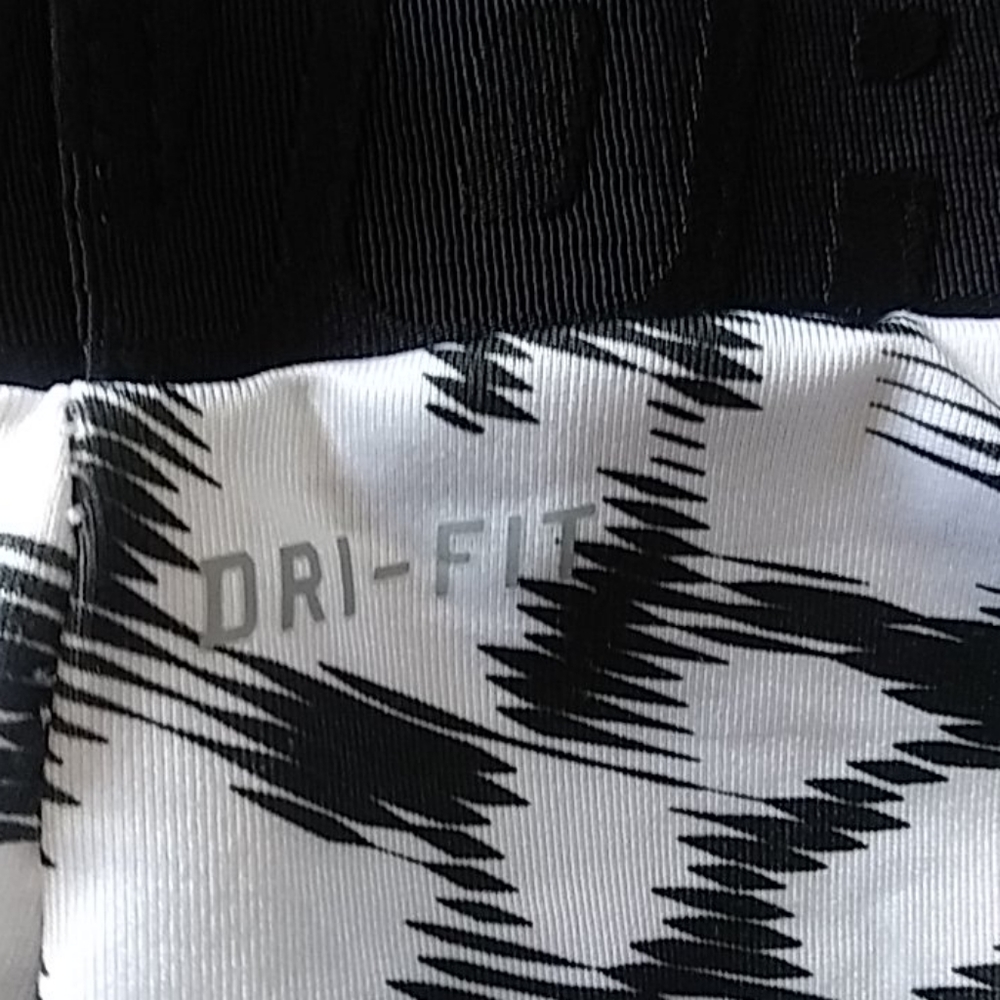 Jordan Dri- Fit Capri Leggings Size M (girls) - Picture 8 of 12